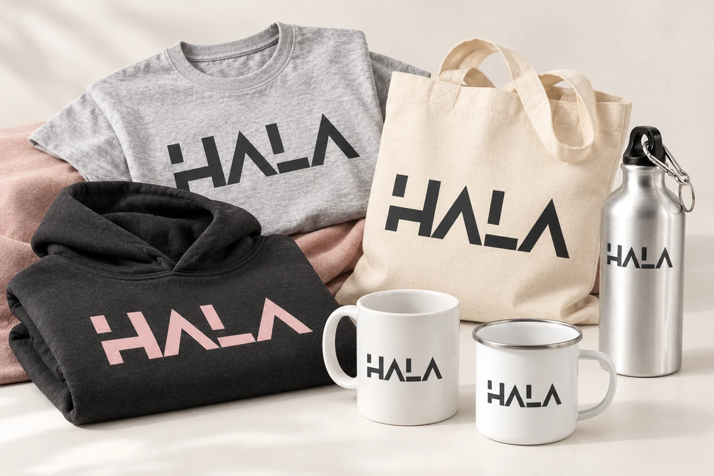 Примерни HALA визуализации: тениска, суитшърт, памучна чанта, чаша, канче и метална бутилка